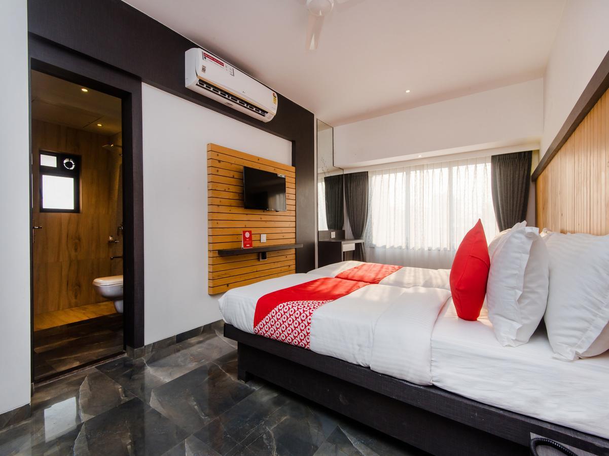 Oyo 13089 Hotel Gold Crest Navi Mumbai Exterior photo